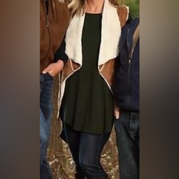 Ci Sono Women’s Sherpa Vest - Picture 6 of 6